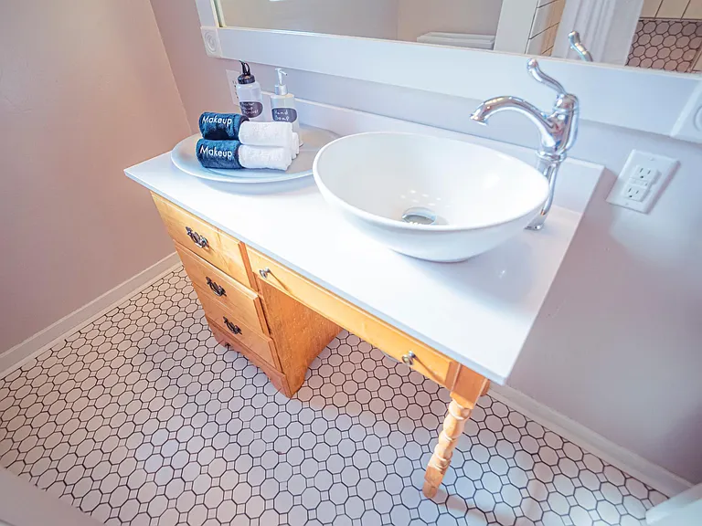2423 Rose Ave NW — Photo 8