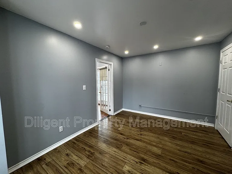 492 King George St #1 — Photo 34