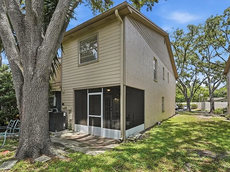 2120 Fletchers Point Cir — Photo 24