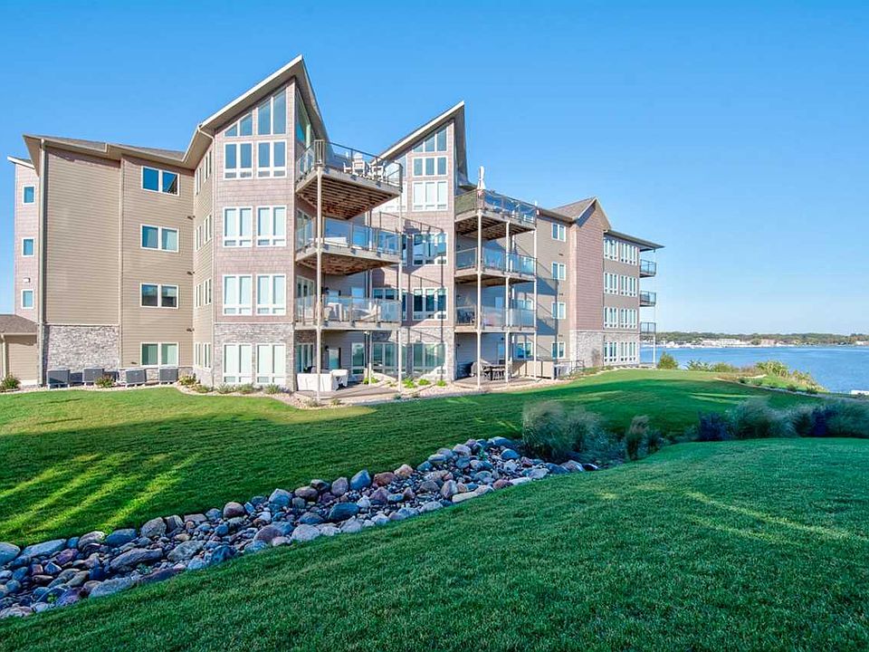 1st image of 580 Linden Dr #304