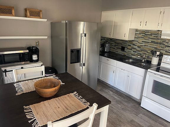 3rd image of 129 SE Paradise Point Rd APT 1