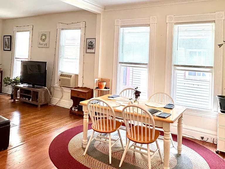 31 Vick Park — Photo 4