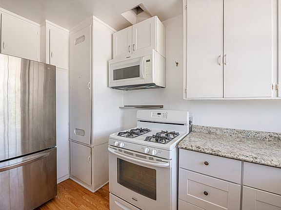 4th image of 2032 Delaware Ave #2100-C