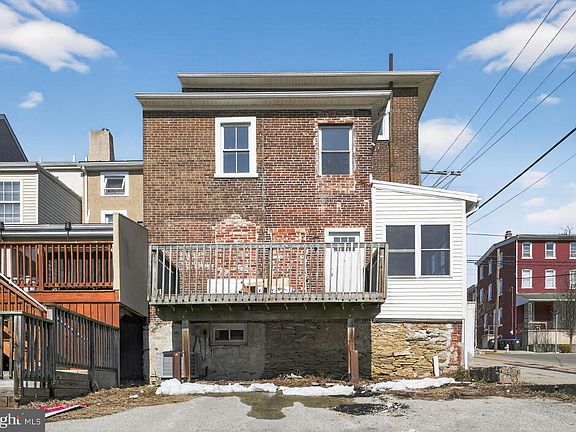 5th image of 389 E Hector St