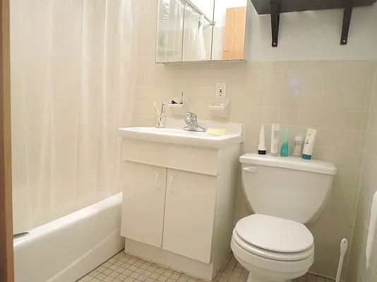 Rented by NYLA Realty | media 9