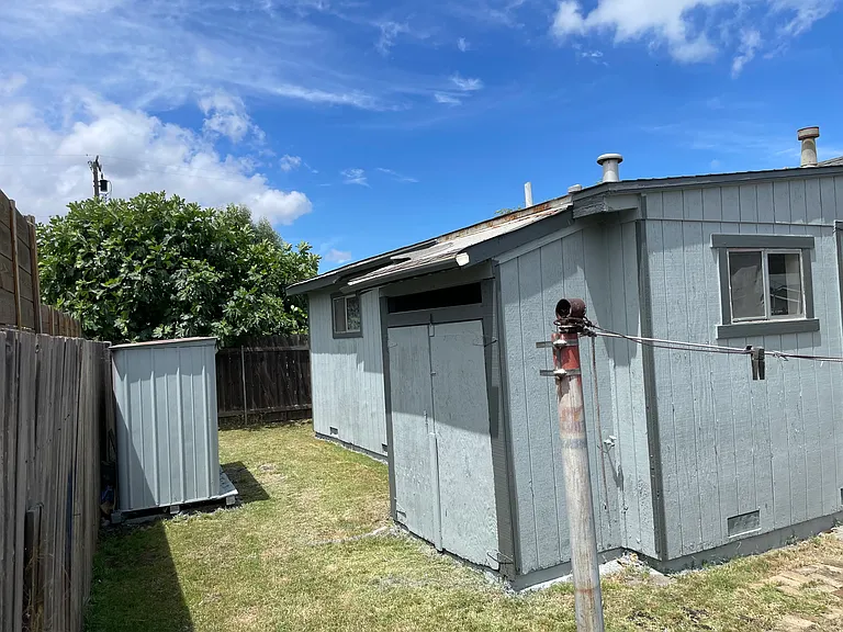 353 Pullman Ave — Photo 9