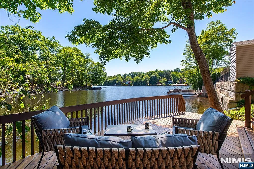 2 bed, 1.0 bath, $2,650 — Photo 1
