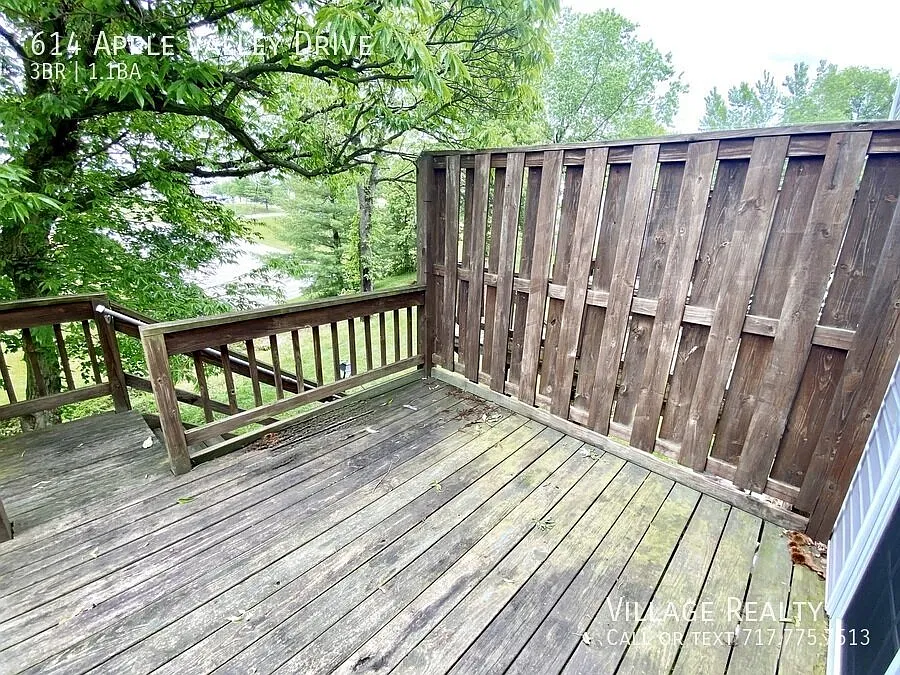 Roomy 3-bed townhome with garage in Dallastown School District! — Photo 3