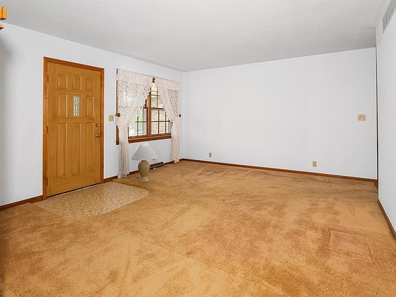 3rd image of 101 W Jefferson St