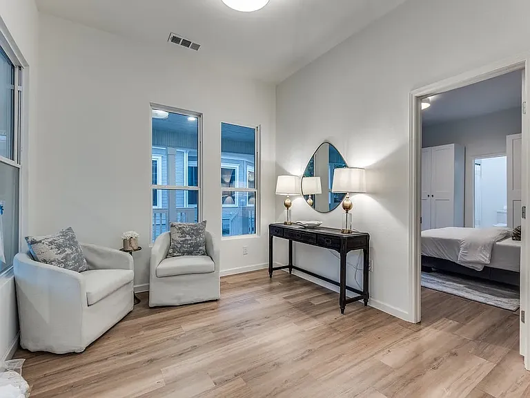 323 S Montclair Ave #1 — Photo 10