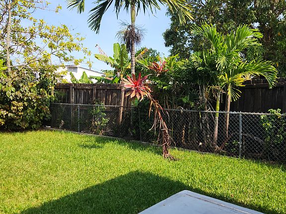 5th image of 3635 SW 88th Ct