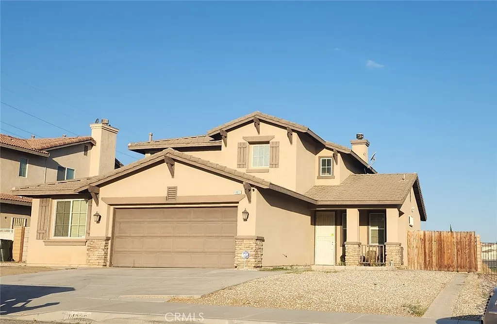 4 bed, 2324 sqft, $2,700 — Photo 1