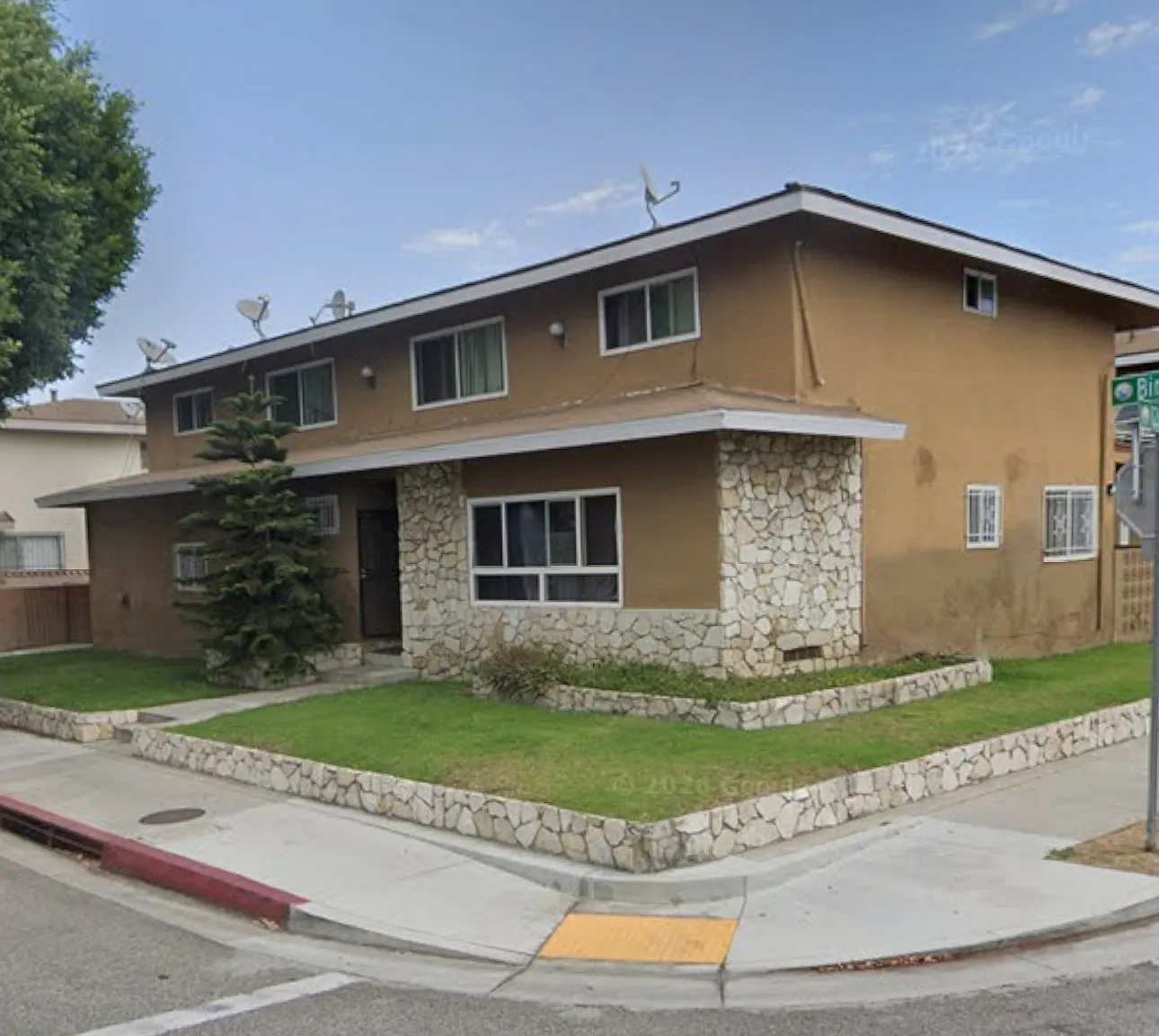 2 bed, 900 sqft, $2,500 — Photo 1