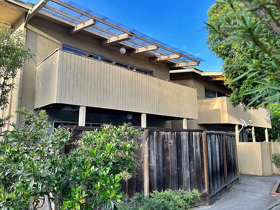 3rd image of 1599 Maurice Ln #2