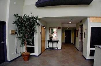 4th image of 1122 W Catalpa Ave #711