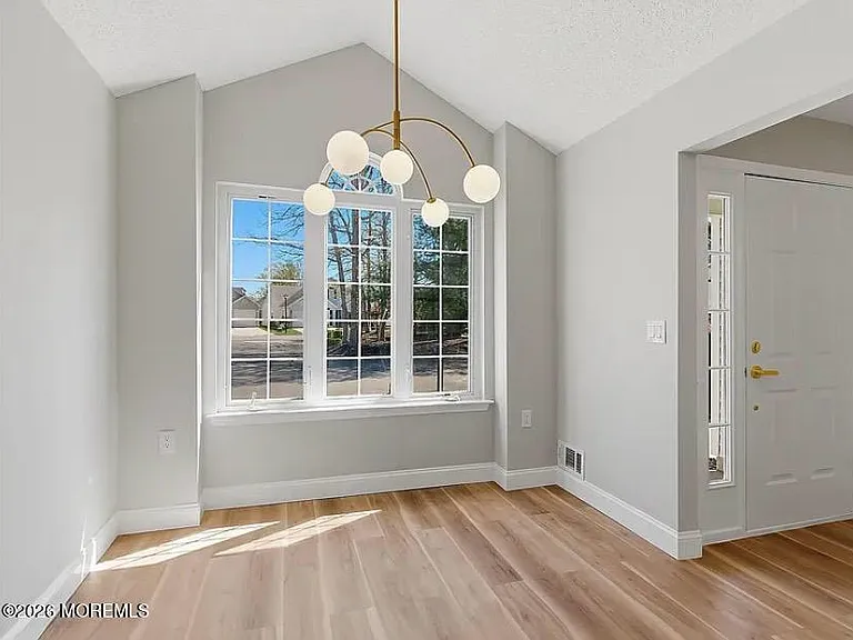 11 Archer Sq — Photo 6