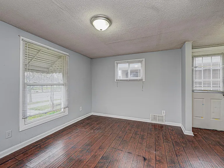 3232 S Emerson Ave #4 — Photo 12