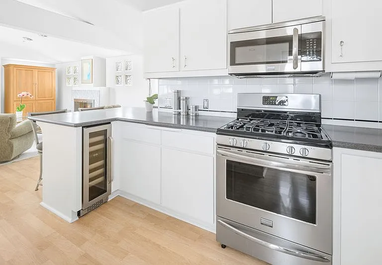 440 Marine Pl — Photo 10