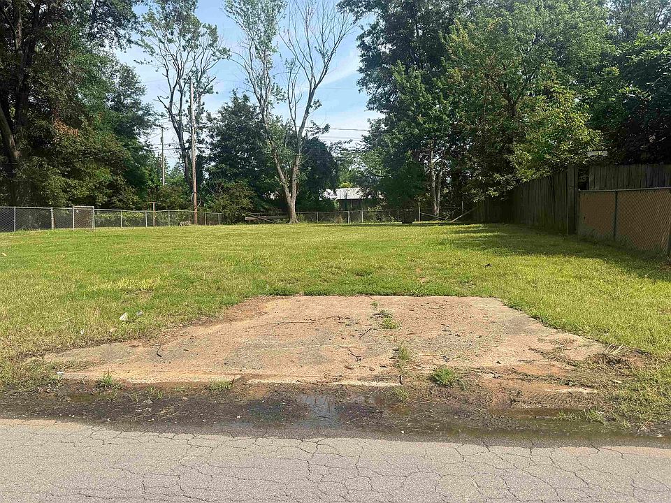 2nd image of 411 Meadow Park Dr