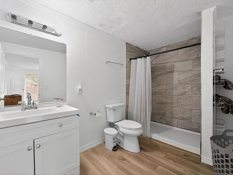 2314 W South St — Photo 12