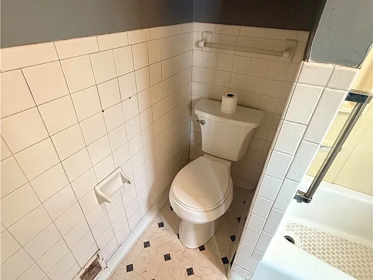 2237 Ontario Ave — Photo 15