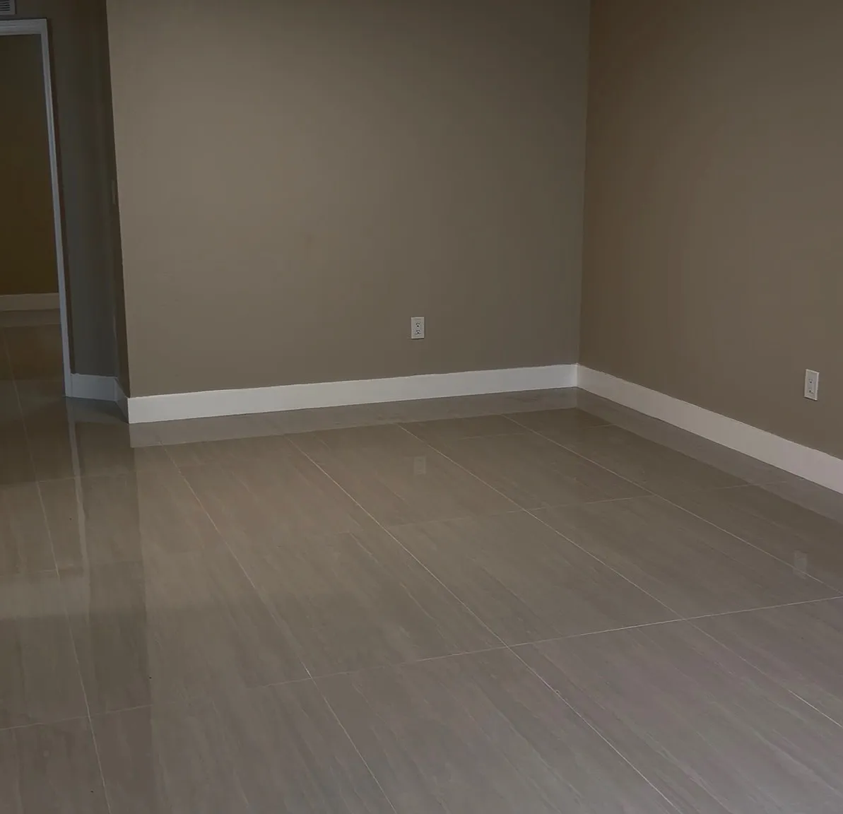 3 bed, 1250 sqft, $3,204 — Photo 1