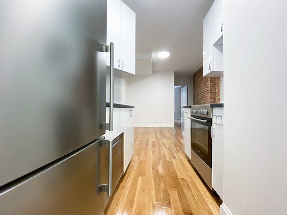 2nd image of 592 Amsterdam Ave #4