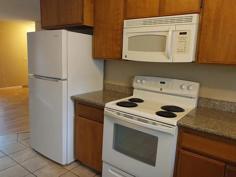 Microwave & Diswassher Included