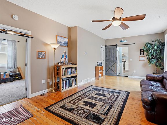 4th image of 624 9th Ave S