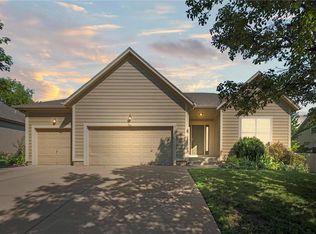 2160 W Sheridan St, Olathe, KS 66061