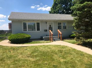 910 N Allen St, Le Roy, IL 61752
