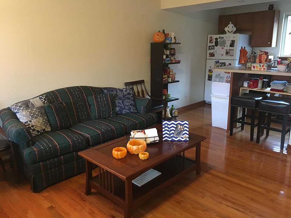 1st image of 425 Rose Ln APT 202