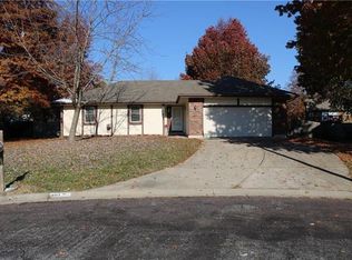 407 Airway Cir, Belton, MO 64012