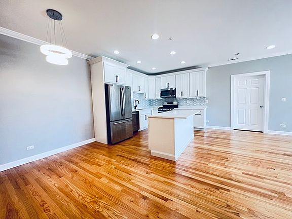 5th image of 5321 N Lincoln Ave APT 2E