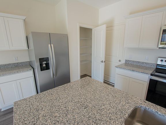 5th image of 477 Pender Woods Dr