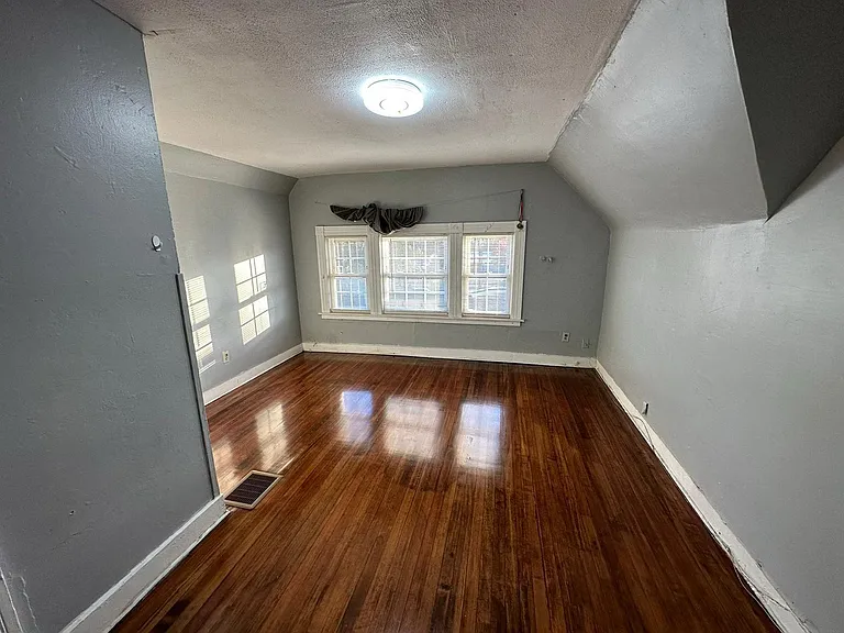 541 Orchard St — Photo 7