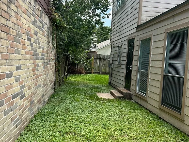 11923 Lakewood West Dr — Photo 3