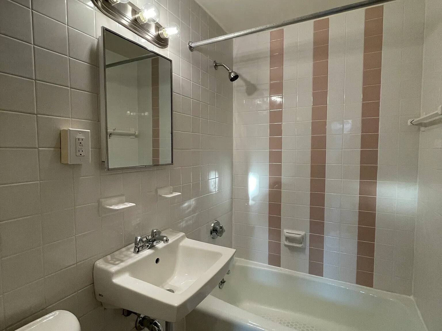 1 bed, $2,300 — Photo 1