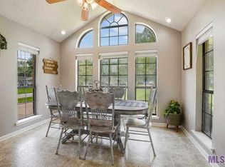 2625 Riverside Dr, Port Allen, LA 70767