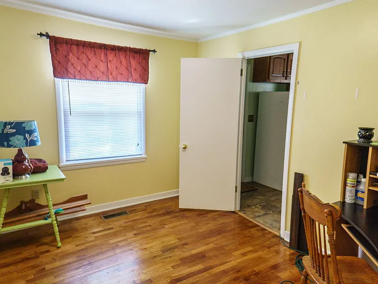 560 Lincoln St — Photo 14
