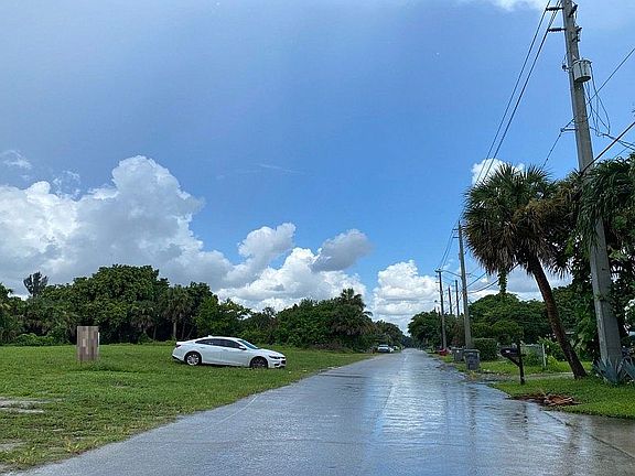 5th image of 4691 Orlando Ave