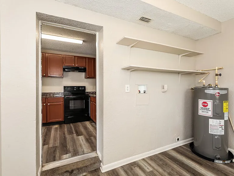 5528 Vernon Rd — Photo 15
