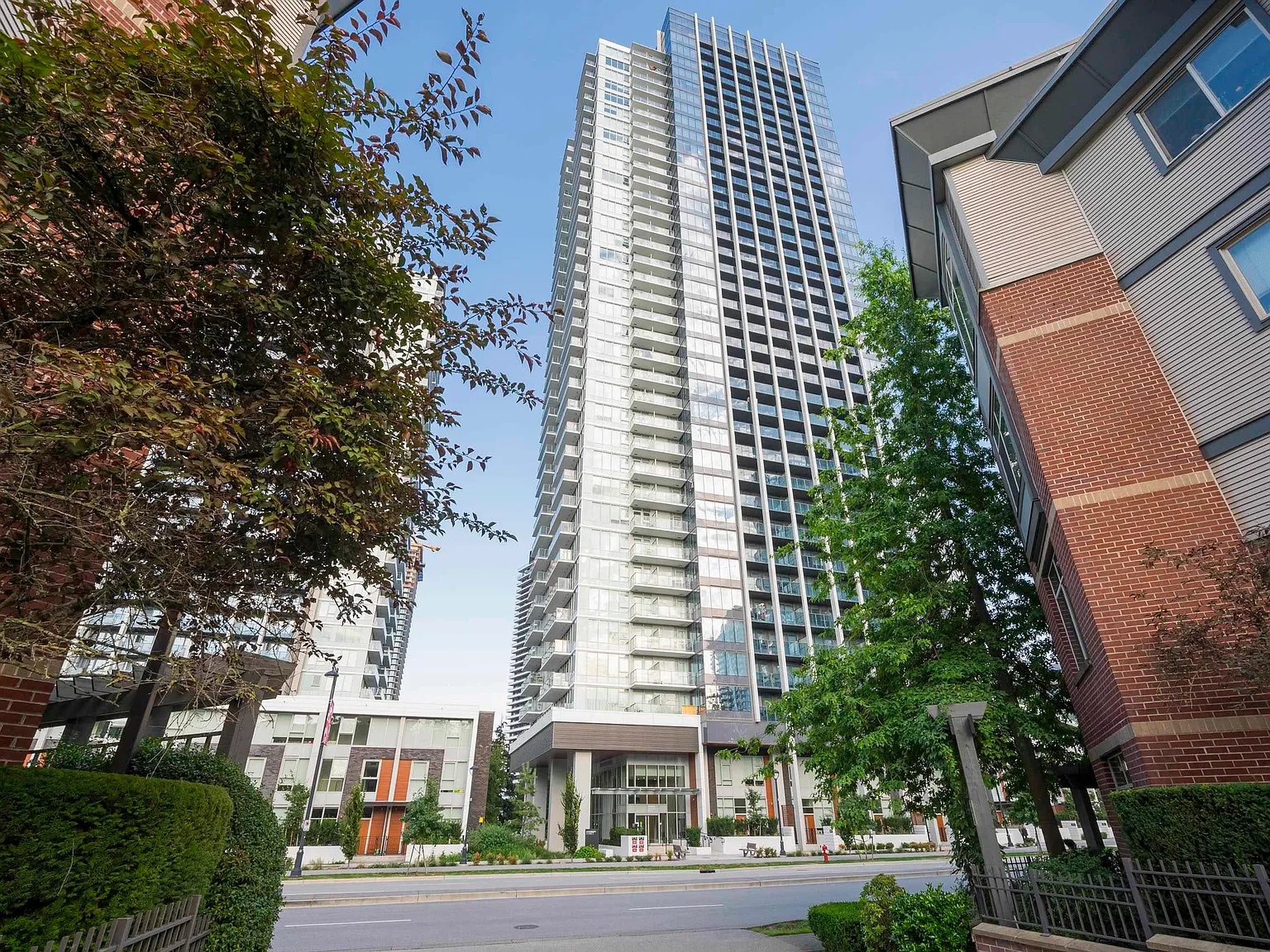 1 bed, 749 sqft, $2,400 — Photo 2