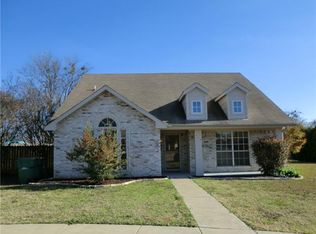 404 Calgary Cir, Glenn Heights, TX 75154