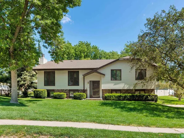 6712 S 73rd Terrace Cir, Ralston, NE 68127