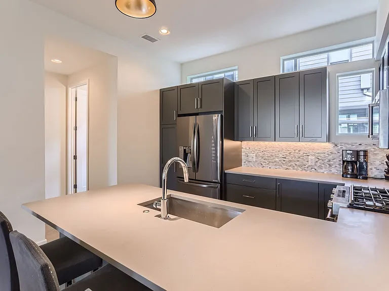 1581 N Perry St — Photo 12