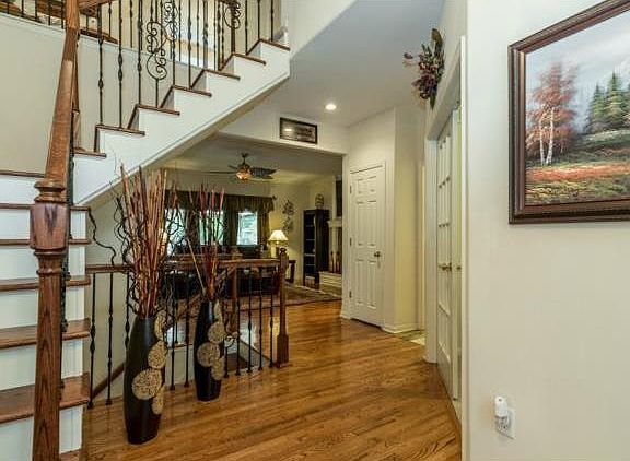 4th image of 7811 Highridge Ct