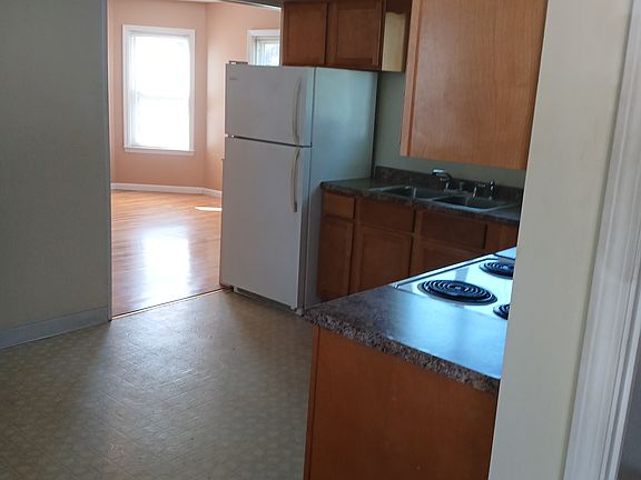 2nd image of 39 Exchange St Floor 1