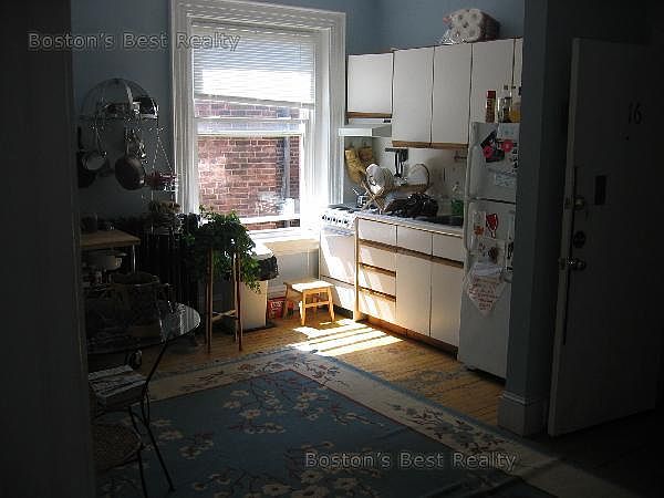 2nd image of 460 Park Dr #16A