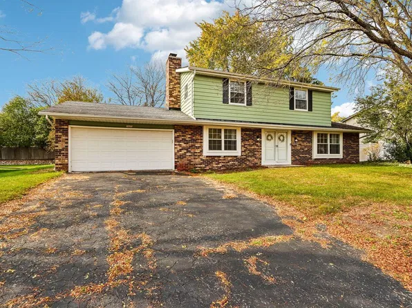 3605 S Oakdale DRIVE, New Berlin, WI 53151